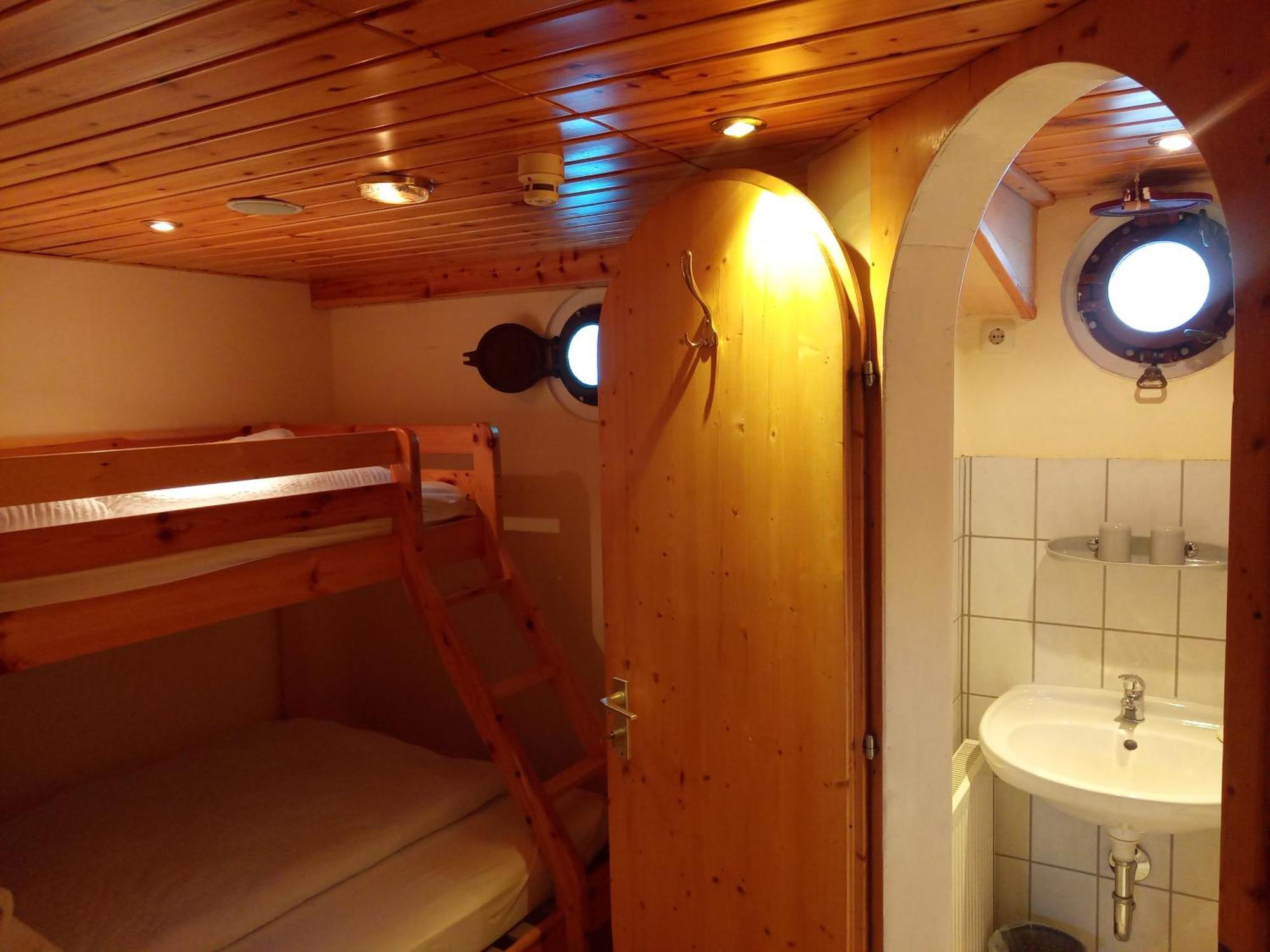 Kuestenmotorschiff Aventura BRE Exterior foto